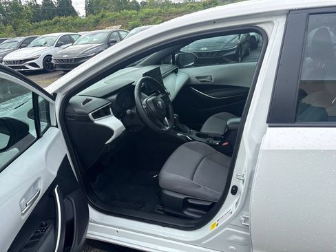 Used 2025 Toyota Corolla SE FWD image 11