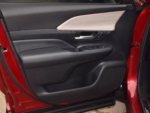 Certified 2024 Toyota Grand Highlander FWD image 38