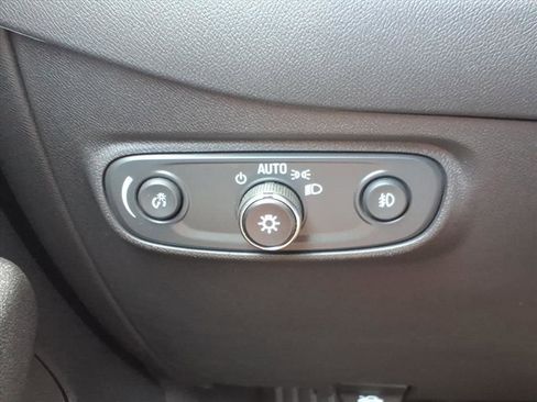 Used 2024 Chevrolet Equinox Premier FWD image 12