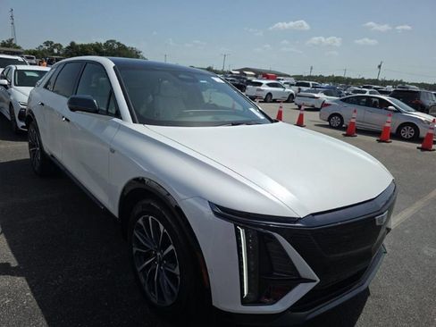 Used 2024 Cadillac Lyriq Sport AWD/4WD image 3