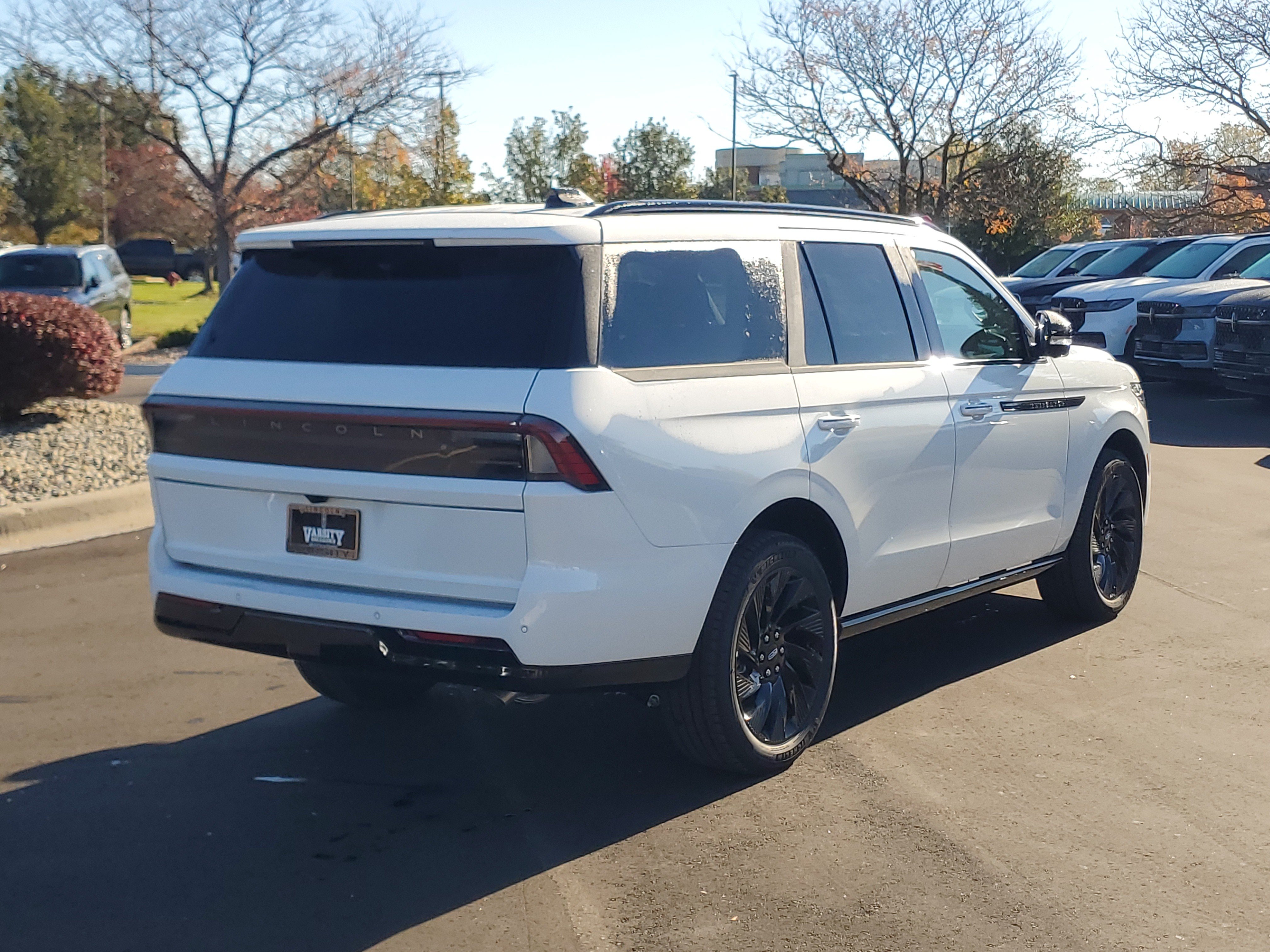 New 2027 Lincoln Navigator Reserve w/ Jet Appearance Package AWD/4WD image 4