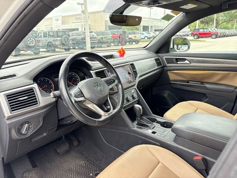 Used 2020 Volkswagen Atlas Cross Sport SE w/ Panoramic Sunroof Package image 6