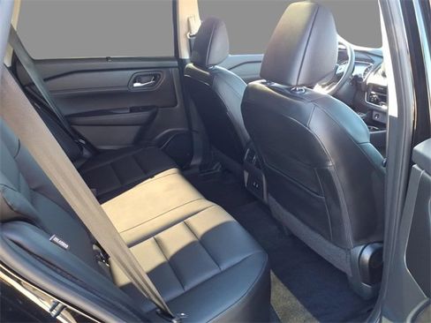 Used 2025 Nissan Rogue SV w/ SV Premium Package image 11