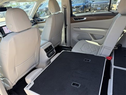 Certified 2025 Volkswagen Atlas SE image 17