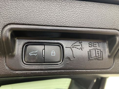Used 2021 Ford Explorer XLT AWD/4WD image 23