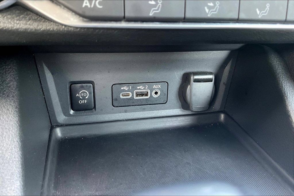Used 2025 Nissan Sentra SV FWD image 15