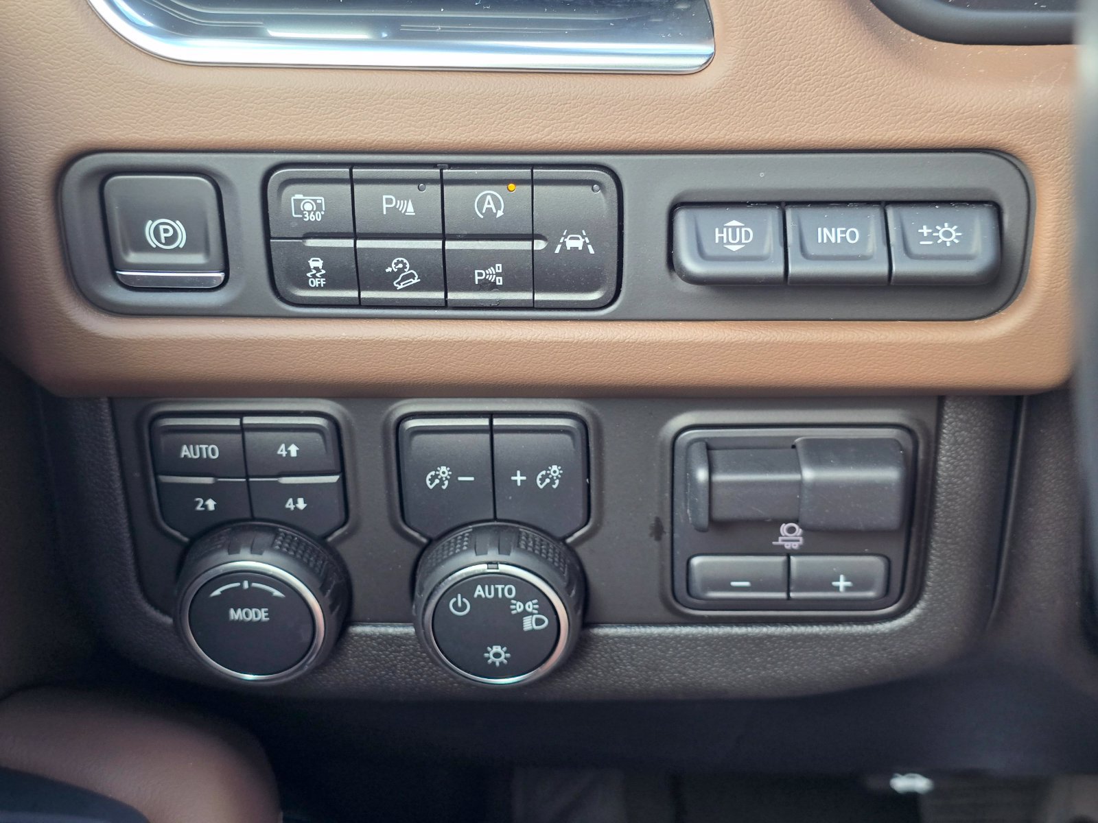Used 2024 Chevrolet Tahoe High Country w/ Advanced Technology Package AWD/4WD image 31
