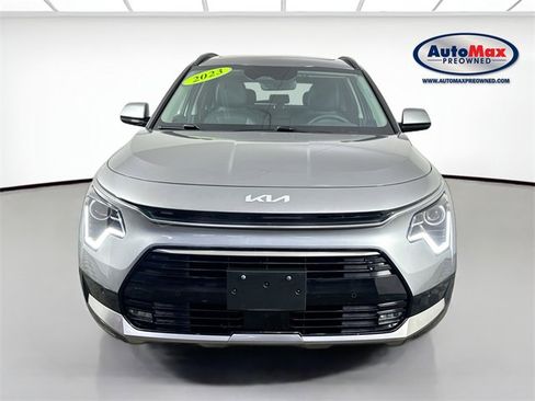 Used 2023 Kia Niro SX image 7