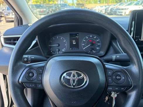 Used 2025 Toyota Corolla LE FWD image 27