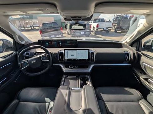 Used 2025 Ford Expedition Platinum AWD/4WD image 40