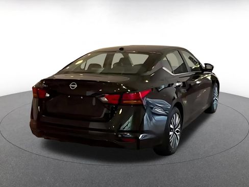 Used 2025 Nissan Altima 2.5 SV FWD image 8