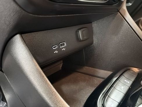 Certified 2025 Buick Encore GX Preferred FWD image 24
