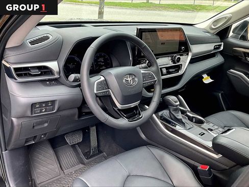 Used 2026 Toyota Highlander Platinum AWD/4WD image 18