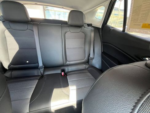 Used 2025 Chevrolet Trax LT image 31