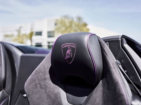 Used 2024 Lamborghini Huracan EVO image 44