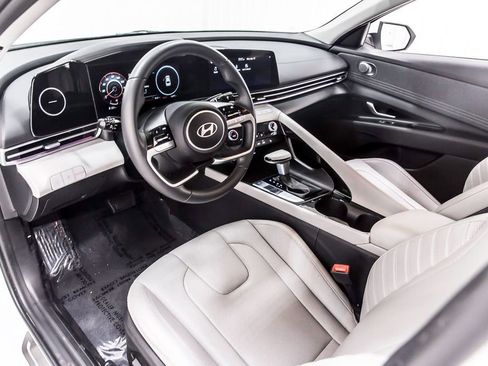 Used 2025 Hyundai Elantra Limited image 28