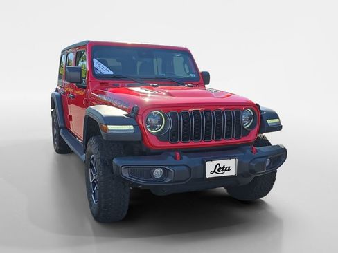 Used 2024 Jeep Wrangler Unlimited Rubicon w/ Technology Group image 2