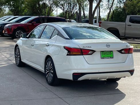 Used 2024 Nissan Altima 2.5 SV image 4