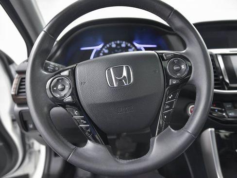 Used 2017 Honda Accord Touring image 17