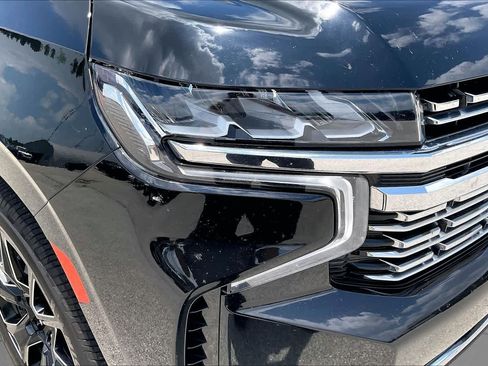Used 2023 Chevrolet Suburban Premier AWD/4WD image 28
