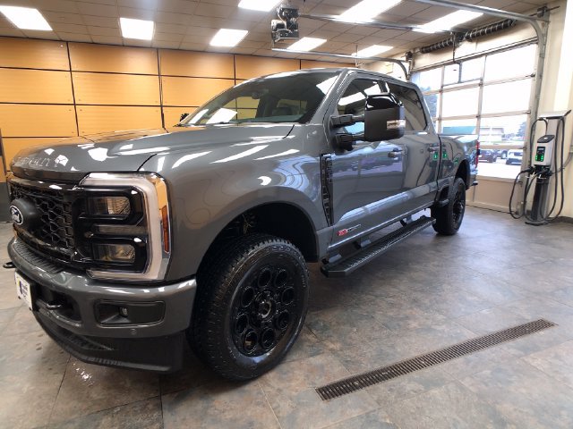 New 2027 Ford F350 Lariat w/ Black Appearance Package AWD/4WD image 3