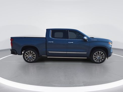 Used 2024 Chevrolet Silverado 1500 High Country w/ High Country Premium Package AWD/4WD image 2