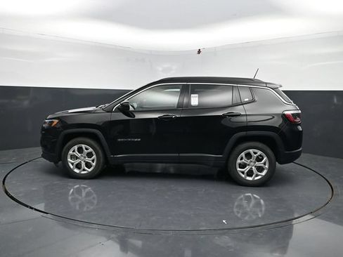 Used 2024 Jeep Compass Latitude AWD/4WD image 4