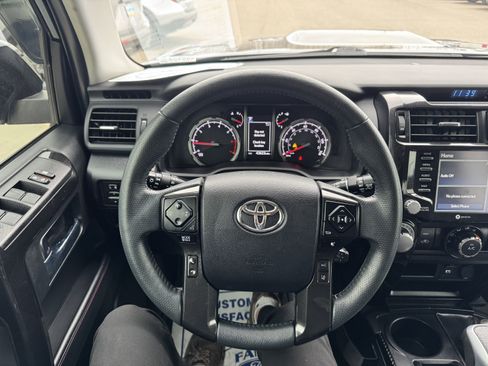Used 2022 Toyota 4Runner TRD Off-Road Premium AWD/4WD image 8