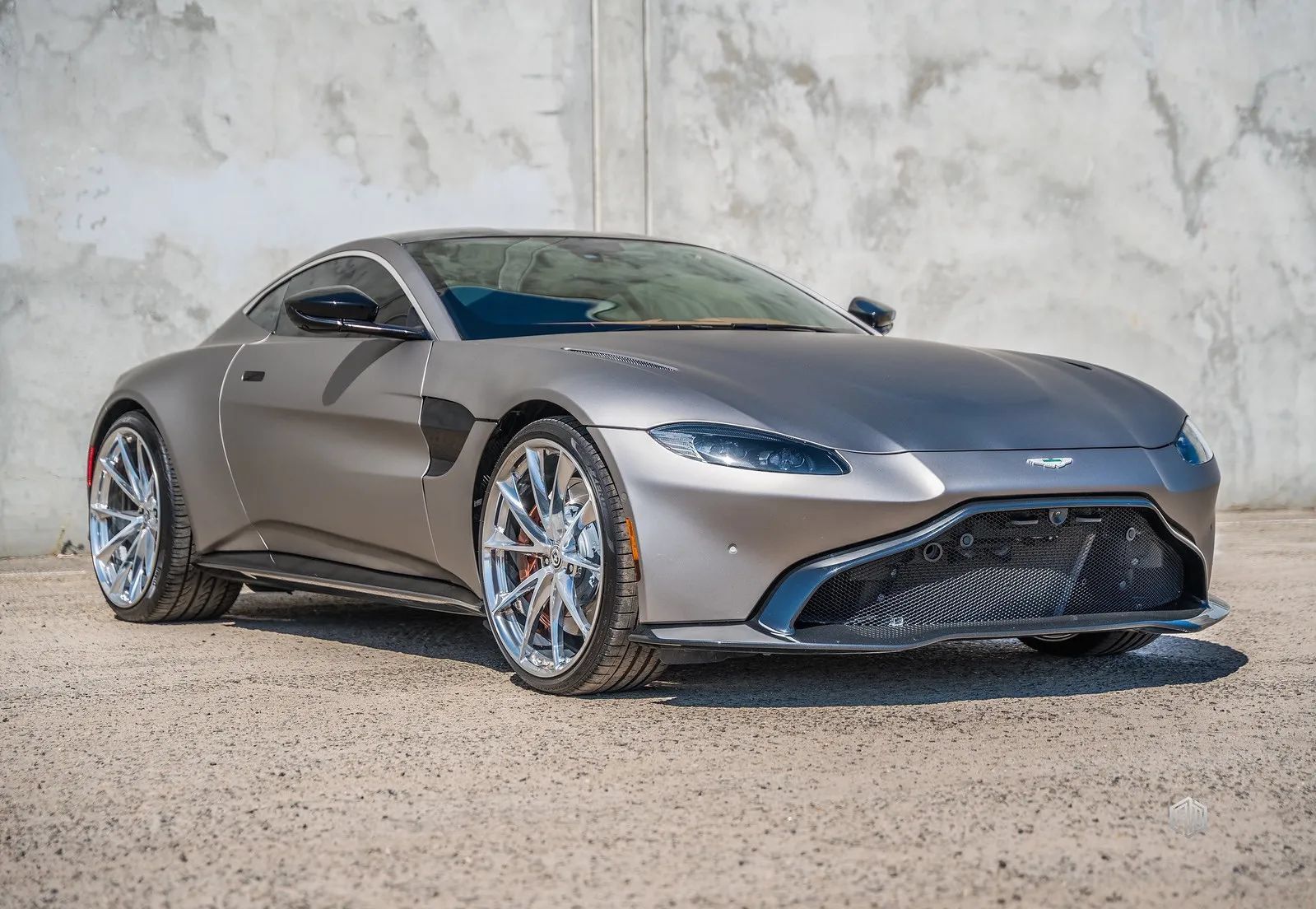 Used 2020 Aston Martin V8 Vantage Coupe RWD image 1
