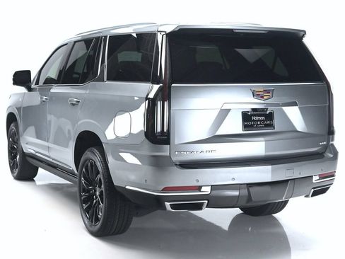 Used 2025 Cadillac Escalade Premium Luxury RWD image 4