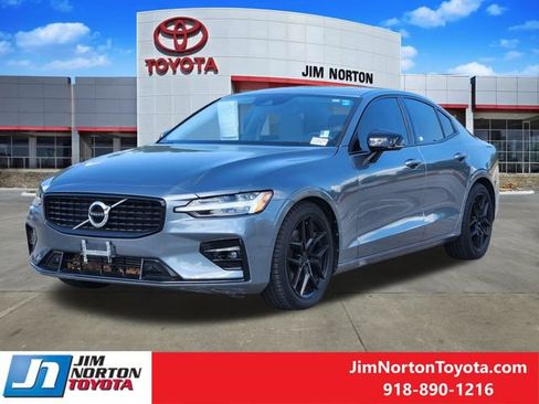 Used 2021 Volvo S60 T5 Momentum w/ Premium Package AWD/4WD image 3