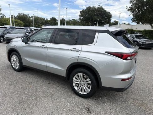 Used 2024 Mitsubishi Outlander ES FWD image 4