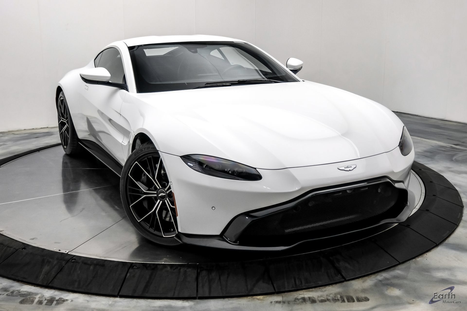 Used 2022 Aston Martin V8 Vantage Coupe RWD image 30