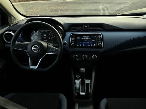 Used 2025 Nissan Versa SV image 8