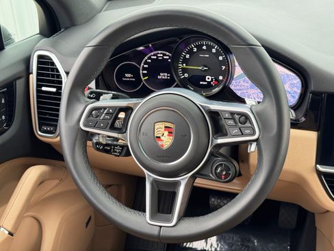 Used 2023 Porsche Cayenne Platinum Edition image 22