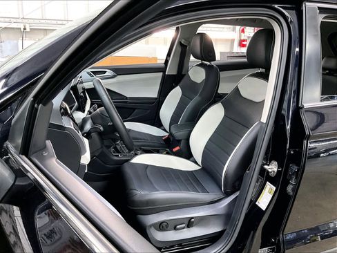 Used 2025 Volkswagen Taos SEL image 28