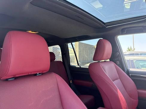 Used 2023 Lexus GX 460 Premium w/ Premium Package AWD/4WD image 8