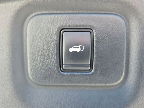 Used 2020 Nissan Pathfinder SL AWD/4WD image 16