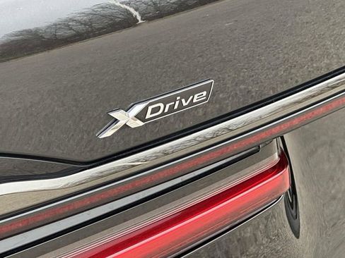 Used 2022 BMW 750i xDrive w/ Executive Package image 17