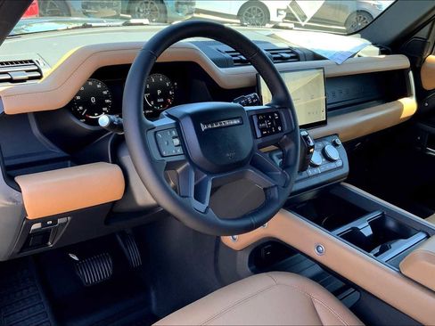 New 2025 Land Rover Defender 90 X-Dynamic SE image 7