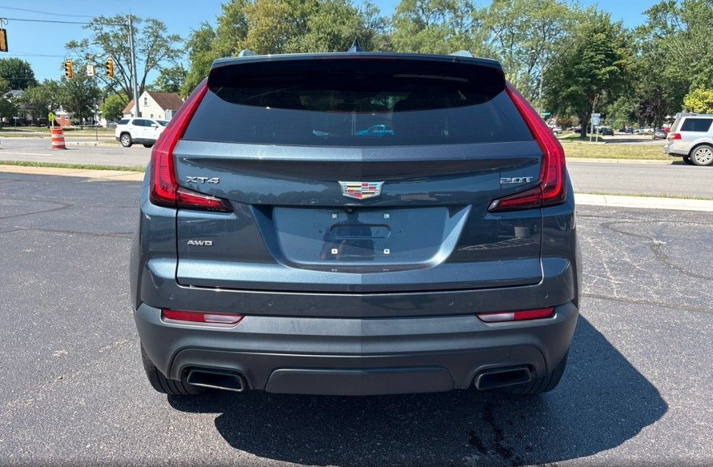Used 2019 Cadillac XT4 Luxury w/ Cold Weather Package AWD/4WD image 8