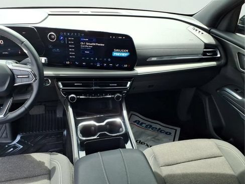 Used 2025 Chevrolet Traverse LT AWD/4WD image 15
