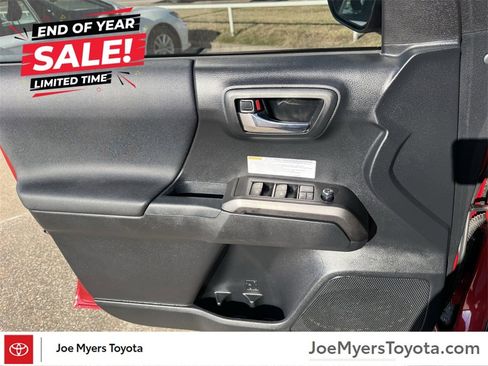 Used 2018 Toyota Tacoma TRD Off-Road image 22