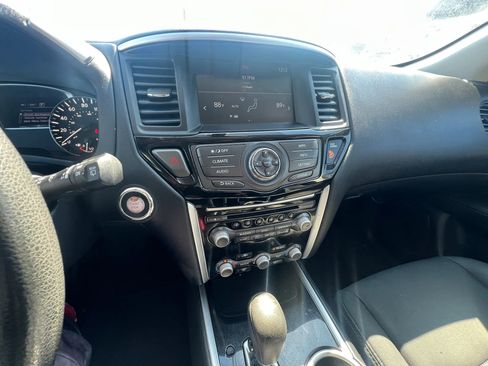 Used 2019 Nissan Pathfinder S AWD/4WD image 19