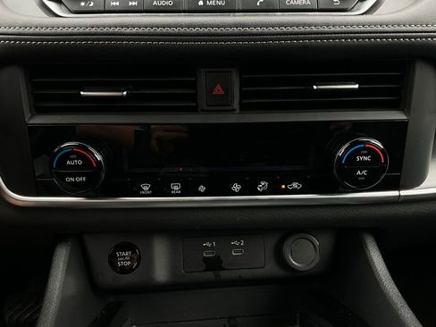 Used 2025 Nissan Rogue SV image 28