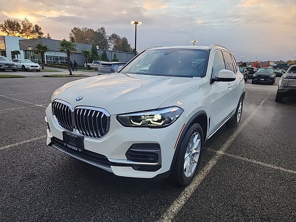 Used 2022 BMW X5 xDrive40i w/ Parking Assistance Package AWD/4WD image 1