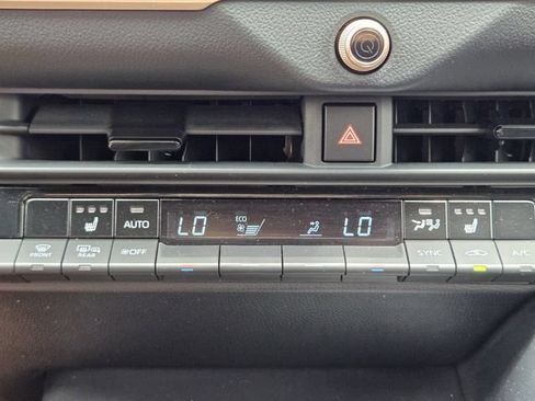 Used 2023 Toyota Crown AWD/4WD image 17