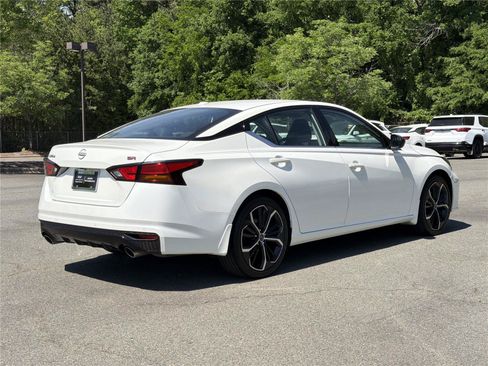 Used 2024 Nissan Altima 2.5 SR w/ SR Premium Package FWD image 27