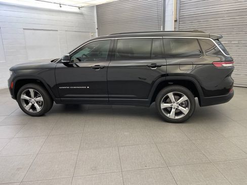 Certified 2024 Jeep Grand Cherokee L Limited AWD/4WD image 9