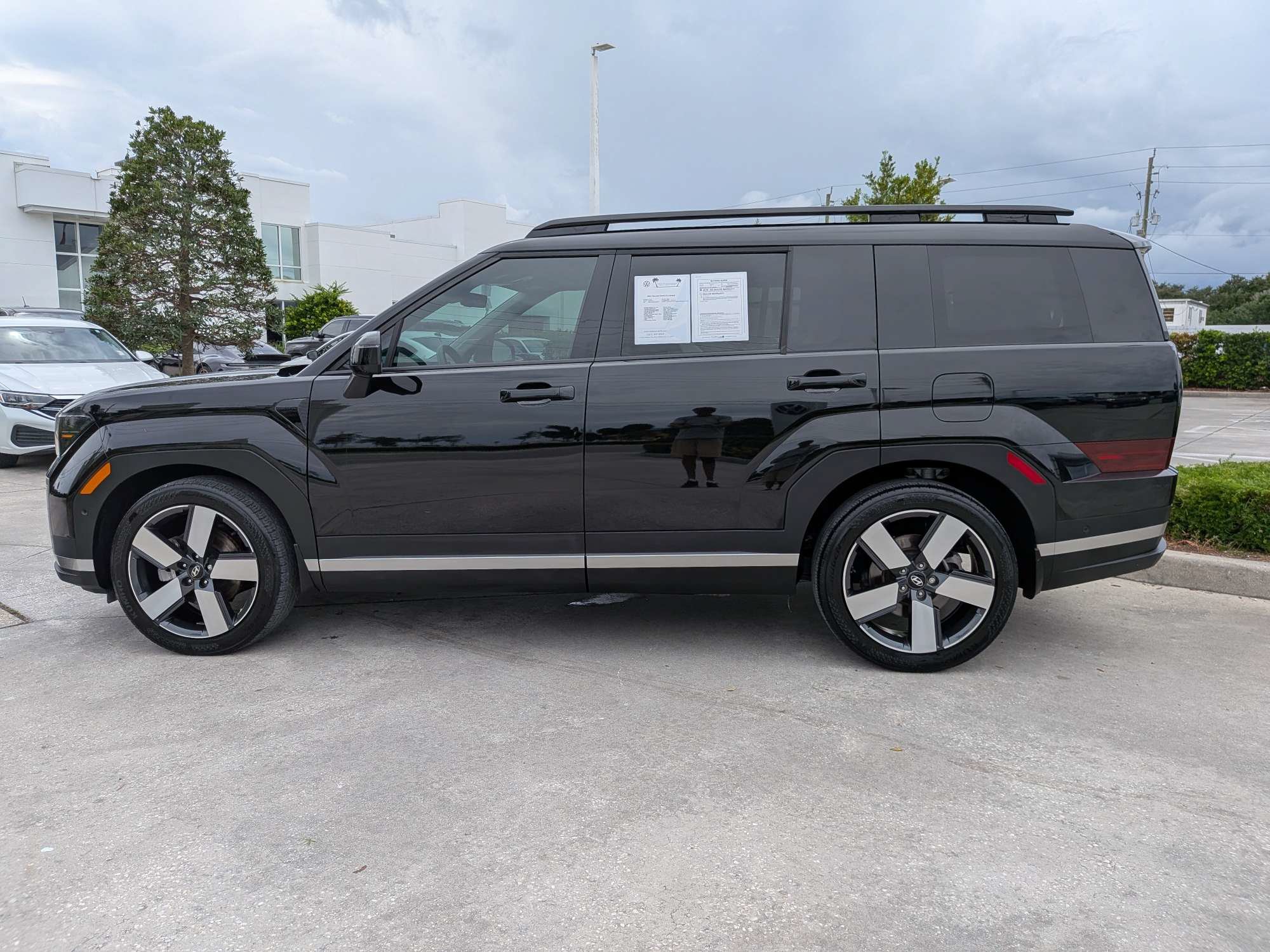 Used 2024 Hyundai Santa Fe Limited FWD image 6